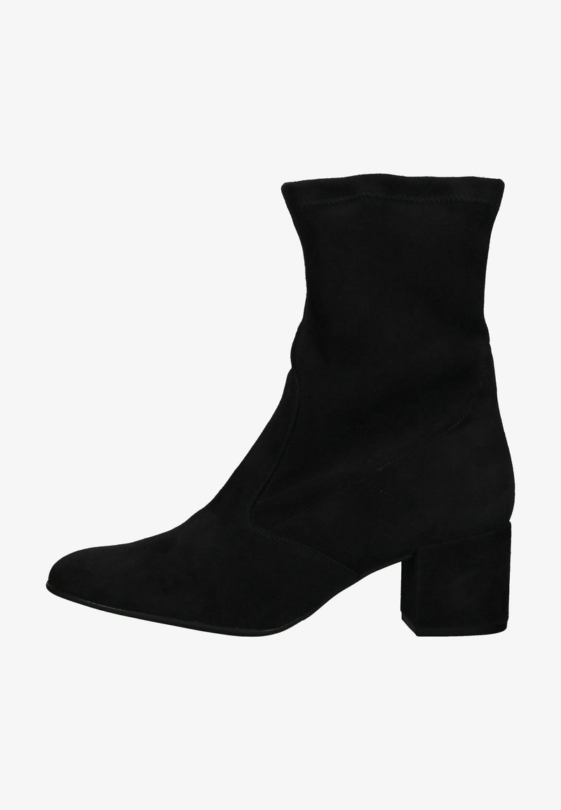 Botte mi-mollet en daim noir avec bout pointu et talon bloc, conçue pour un ajustement serré autour de la cheville et du mollet.