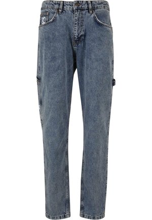 Denim cargo-housut haalistuneessa sinisessä, suoraan leikattuna, useilla taskuilla ja hienovaraisella tekstuurilla. Mukana etupainikekitt.