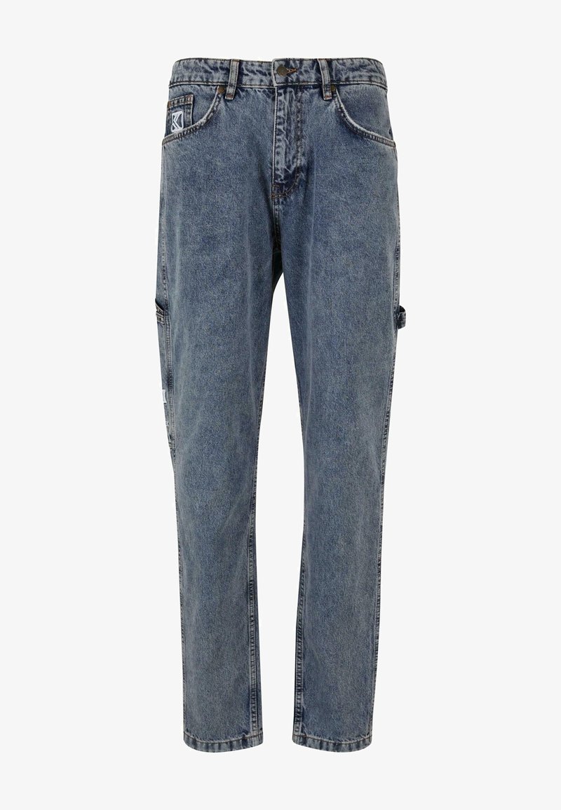 Džínové cargo kalhoty ve vybledlé modré, s rovnými nohavicemi, několika kapsami a jemnou strukturou. Obsahuje zapínání na přední knoflík.