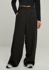 Urban Classics ULTRA WIDE PLEAT-FRONT - Hlače - black