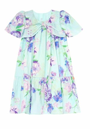Robe bleu clair à manches courtes avec grand imprimé floral pastel violet et rose et détail nœud au niveau de la poitrine.