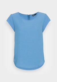 Světle modrý top s krátkým rukávem, kulatým výstřihem a zipem na zádech. Hladká látka, mírně zakřivený lem a volný střih.