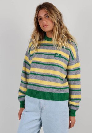 Pull rayé en mélange de laine grise, jaune et verte ; col rond, ourlet et manches côtelés ; présente un patch logo Oxbow vert.