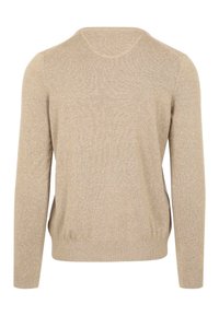 Beige gebreide trui met lange mouwen, een ronde halslijn en een iets relaxte pasvorm. Zachte textuur en geribbelde manchetten aan de onderkant.
