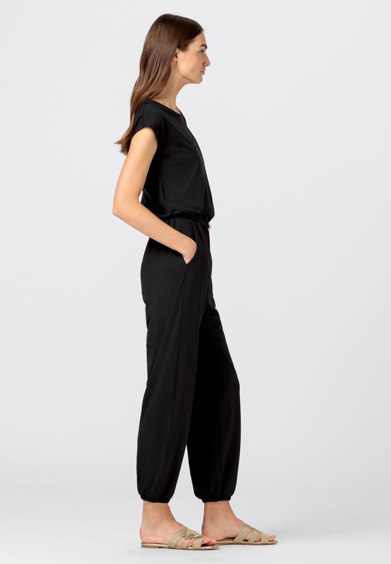 HALLHUBER AUS FLIESSENDEM Jumpsuit black/schwarz Zalando.de