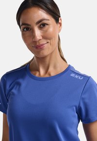 2XU Športové tričko - marlin hydrangea reflective