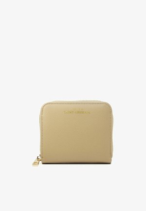 Beige leren portemonnee met textuur en goudkleurige branding, met ritsafsluiting en minimalistisch ontwerp. Een belangrijk kenmerk is de kleine metalen ritsenlijst.