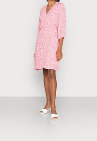 Modström Cocktailklänning - pink