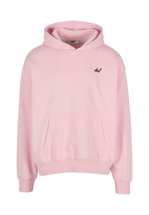 Lichtroze hoodie met een voorzak, trekkoordcapuchon en een klein zwart "def" logo op de linkerborst. Gemaakt van zachte, gladde stof.