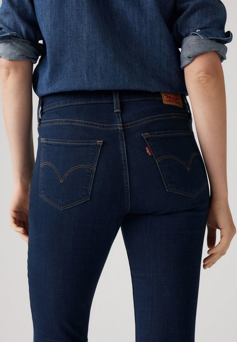 Jean Levi’s Femme – Skinny Boot Courbe Audacieuse, Délavé Foncé | Taille 30 X 32 | Occasion Très Bon état