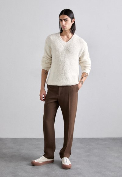 Filippa K SOFT V NECK SWEATER - Пуловер - cream white