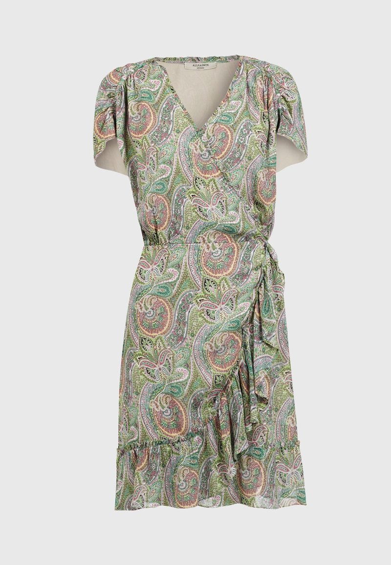 Vestido envolvente ligero en verde con estampado paisley, escote en V, mangas cortas y un dobladillo con volantes. Presenta intrincados patrones multicolores en todo su diseño.