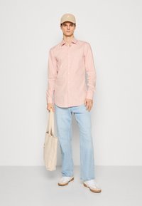 HUGO KOEY - Camicia elegante - pastel pink