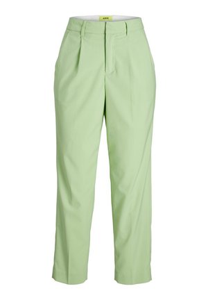 Calças de cintura alta verde-claro com pregas frontais, design de perna ajustada e uma textura suave e entrelaçada. Apresenta uma etiqueta da marca amarela no interior.