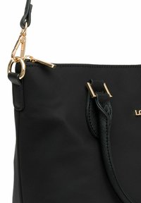 Borsa a tracolla in nylon nero con hardware in tonalità oro, caratterizzata da una tracolla testurizzata e chiusura zip. Presenta una finitura liscia e accenti minimi.
