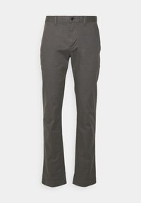 Pantaloni in cotone grigi con design a gamba dritta, caratterizzati da una vita con bottone e tasche laterali. Il tessuto appare liscio e leggero.