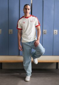 adidas Originals FLAGO - Print T-shirt - off white