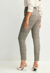 Next Broek - brown check