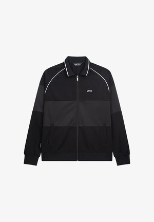 Schwarze Zip-Jacke mit kontrastierenden schwarzen Einsätzen, weißen Akzenten und einem gerippten Kragen; verfügt über Seitentaschen und ein Logo auf der Brust.
