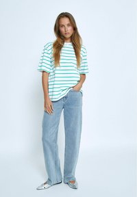 Desires ELIN - Trükipildiga T-särk - s ming green stripe