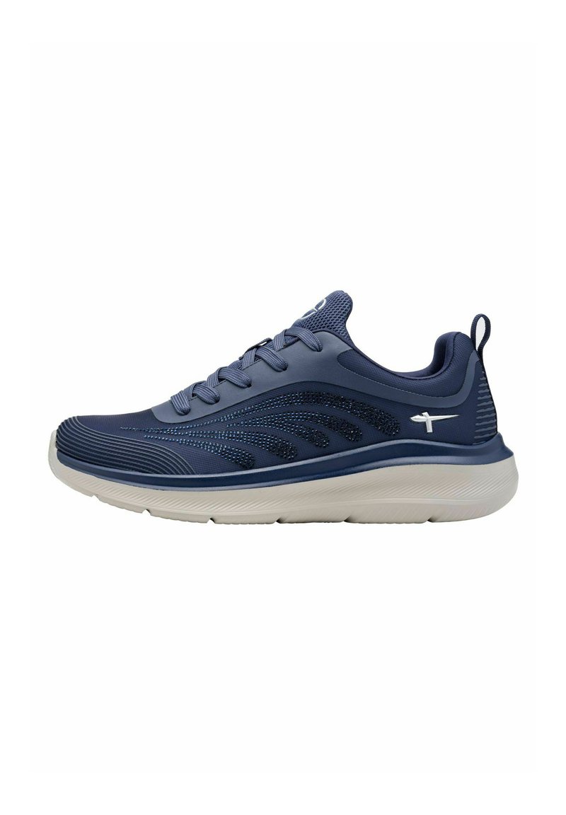 Scarpa sportiva navy con tomaia testurizzata, dettagli in rete e suola ammortizzata. Presenta lacci e un'etichetta sul retro per facilitare l'indossamento.