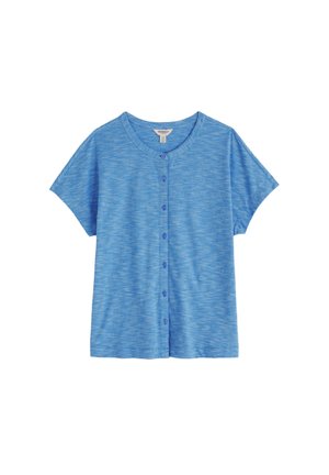 Chemise bleue à manches courtes avec un motif texturé mêlé ; elle présente un col arrondi et six boutons bleus sur le devant.