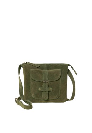 Sac bandoulière en daim vert olive avec sangle réglable, poche avant à rabat fermée par une boucle et fermeture zippée sur le dessus.