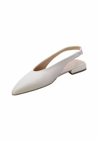 Scarpa slingback bianca con punta affusolata, tacco piatto, texture liscia e design minimale. Presenta un retro aperto e cinturini sottili.