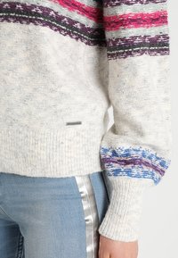 Abercrombie & Fitch Neule - off-white