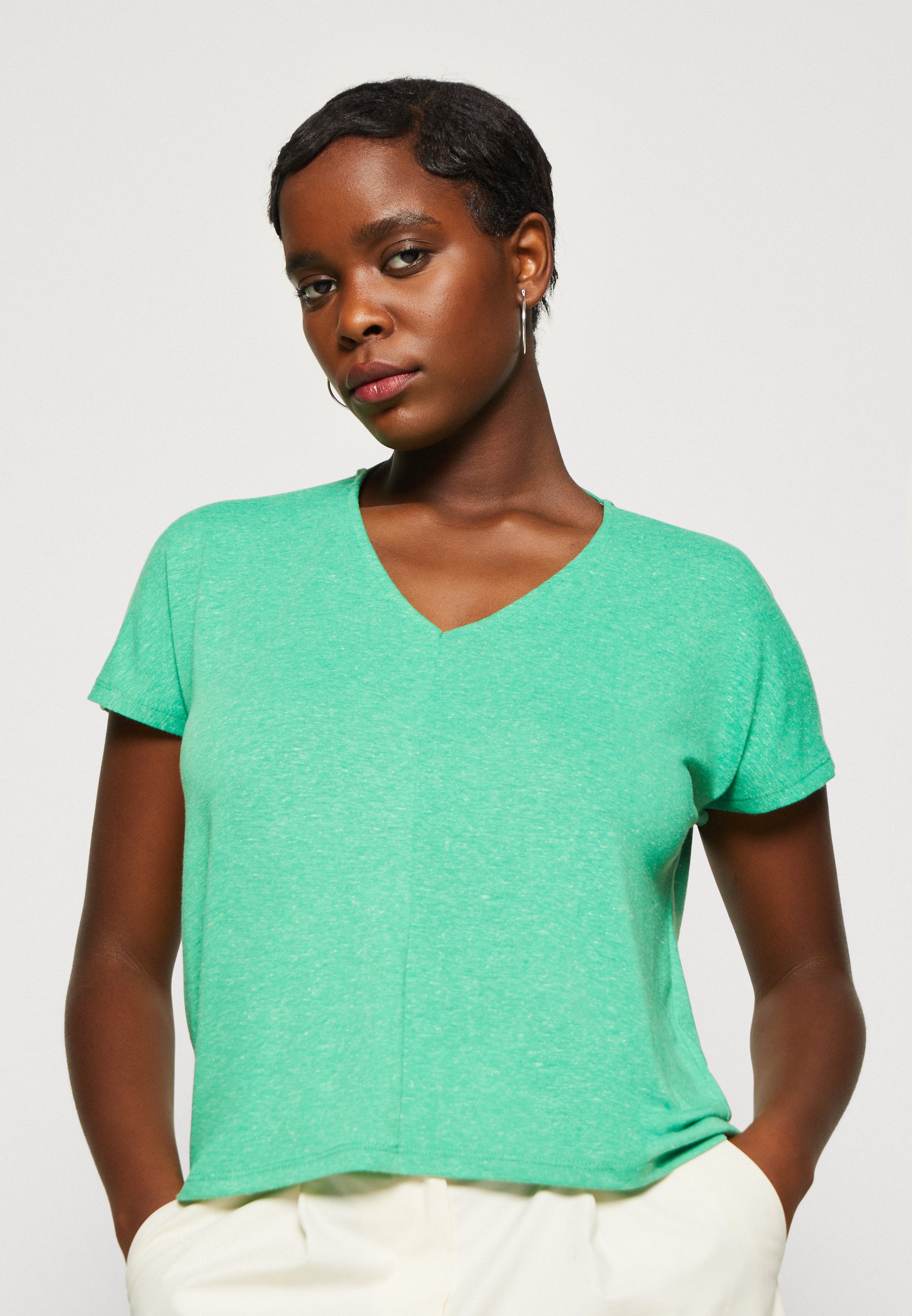 VERO MODA Damen Vmmarijune Ss Deep V-Neck Top – Weiches T-Shirt Mit V-Ausschnitt, Reguläre Passform