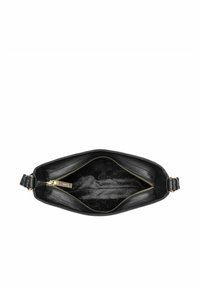 Czarna skórzana torebka na ramię z zamkiem błyskawicznym i złotymi akcentami. Wnętrze ma pikowany wzór oraz przestronną komorę do przechowywania.