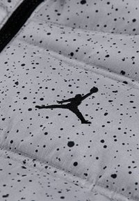 Jordan JDB 2 FER JKT - Chaqueta de invierno - black/cement grey