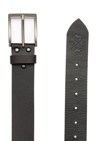 Schwarzer Leder Gürtel mit einer matten Metallschließe, ausgestattet mit einem strukturierten Riemen, dekorativen Gravuren und mehreren Einstelllöchern.