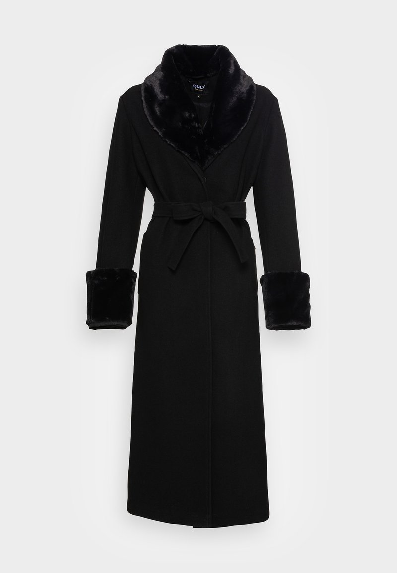 Robe noire avec un col châle en fausse fourrure et des poignets, taille ceinturée, manches longues et ourlet droit. Texture lisse, design élégant.