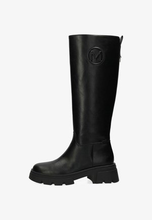 Hoge zwarte leren laarzen met een ronde neus, dikke profielzool en een geemboste logo aan de bovenkant. Voorzien van een zijrits voor gemakkelijke toegang.