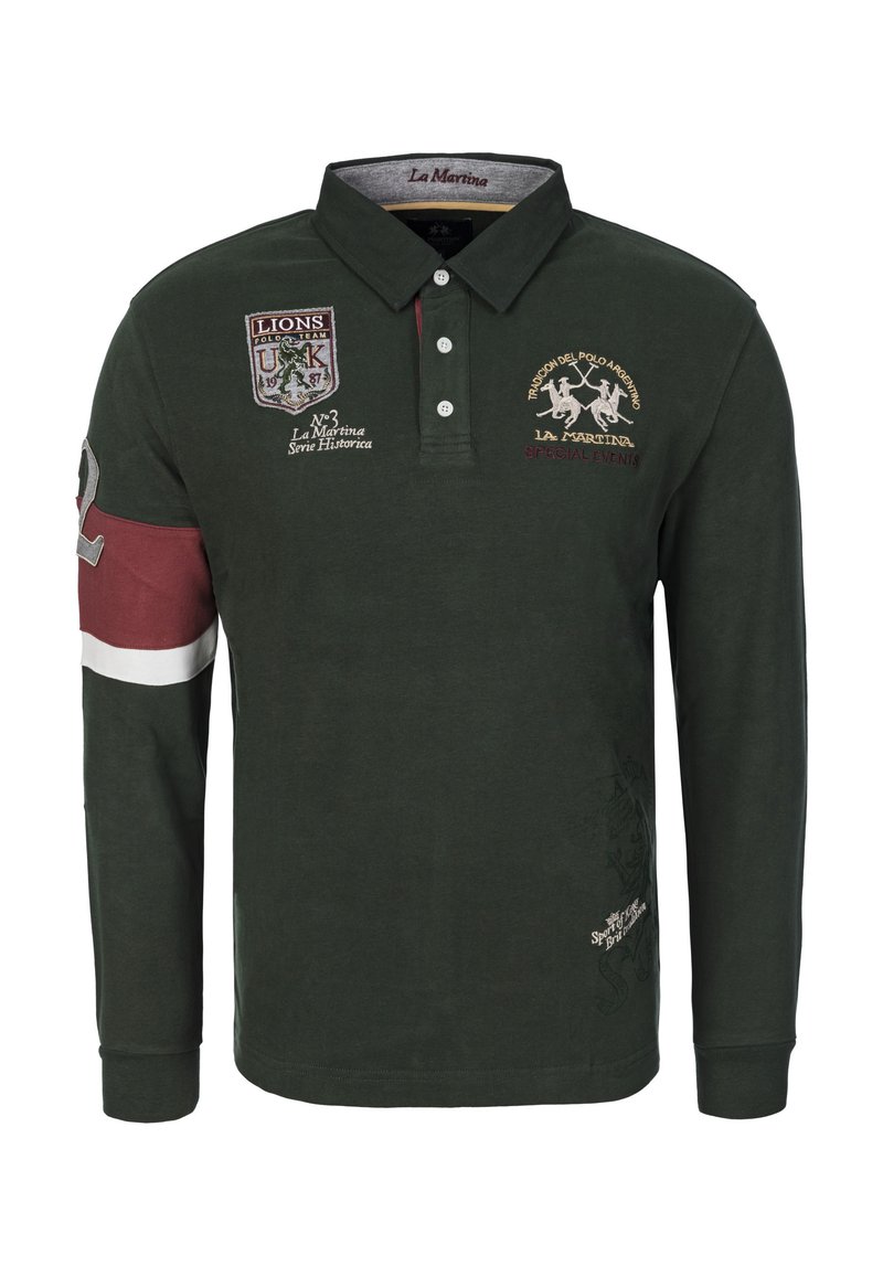 Tummanvihreä pitkähihainen poolopaita, jossa kirjailut ja vahvistettu kaulus sekä viininpunaiset yksityiskohdat vasemmassa hihassa. Materiaalina puuvilla.