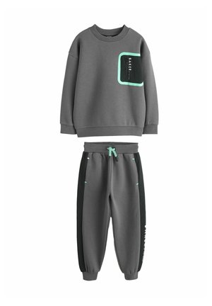 REGULAR FIT - POCKET AND JOGGERS SET - Tracksuit - grey