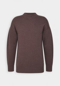 Brauner Strickpullover mit Rundhalsausschnitt, langen Ärmeln und gerippten Bündchen und Saum. Der Stoff hat ein strukturiertes Muster.