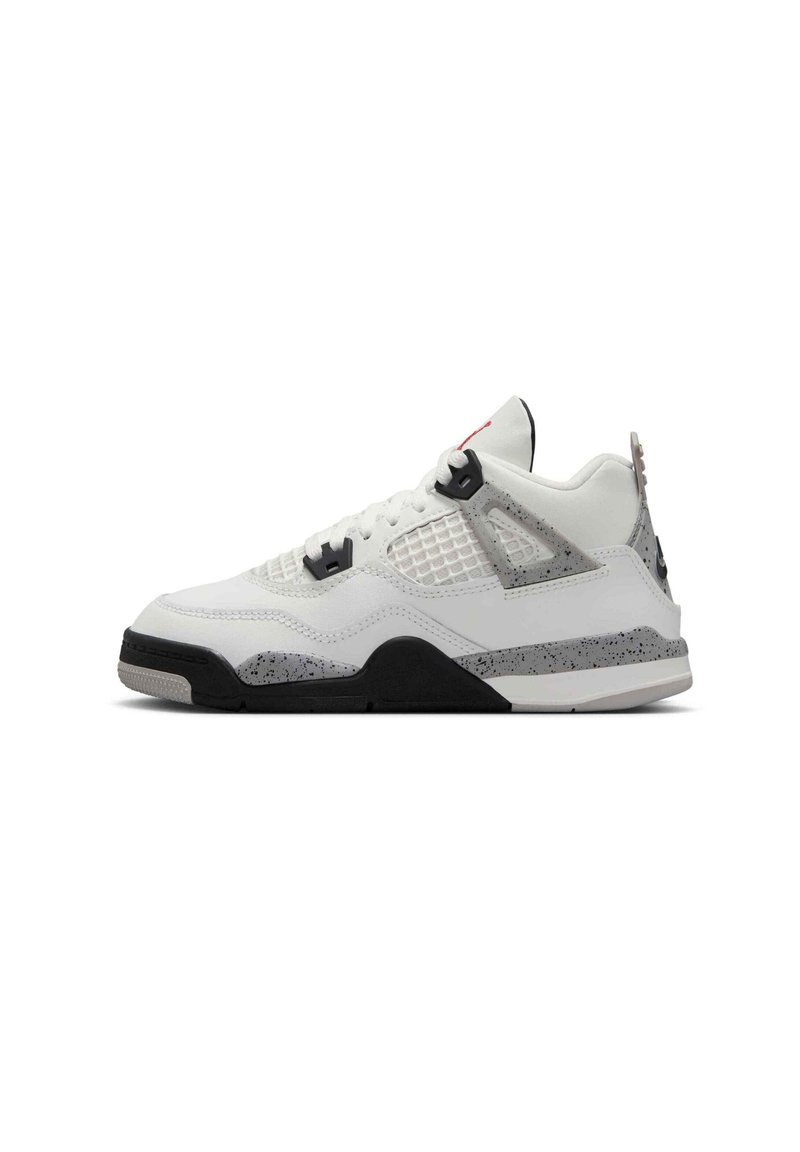 Baskets de sport blanches avec des panneaux en maille, des accents gris mouchetés et une semelle extérieure noire. Présente un laçage classique et un col rembourré.
