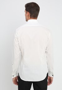 Seidensticker SHAPED FIT - Camicia elegante - weiss