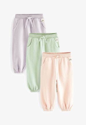 Tre paia di pantaloni della tuta in lavanda, verde menta e pesca. Ognuno ha un elastico in vita, un cordoncino e due tasche laterali.