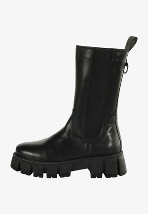 Botine negre din piele cu panouri elastice laterale și o bandă de prindere. Dispun de o talpă robustă din cauciuc cu un design texturat.