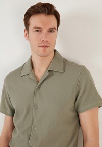 Buratti REGULAR FIT - Košeľa - olive