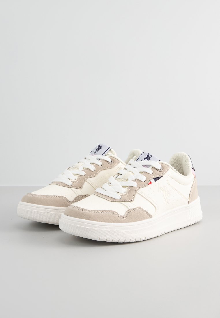 Sneakers con tomaia in suede beige e pelle bianca, suola in gomma bianca e design con lacci; presenta dettagli del logo sulla linguetta e sul tallone.