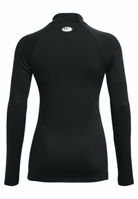 Musta pitkähihaine urheilupaita, joka on valmistettu sileästä ja joustavasta materiaalista, jossa on pyöreä kaula-aukko ja pieni logo lähellä yläselkää.