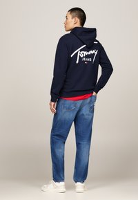 Tommy Jeans ENTRY GRAPHIC HOODIE UNISEX - Sportska majica - dark night navy