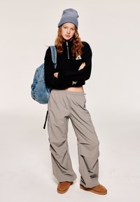 Terranova CROP A COLLO ALTO CON HALF ZIP E STAMPA COLLEGE - Felpa - nero