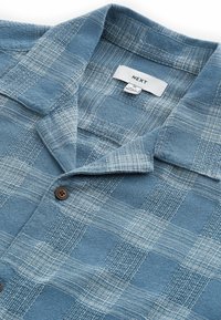 Next TEXTURED CHECK SHORT SLEEVE  WITH CUBAN COLLAR  - REGULAR FIT - Skjorta - blue