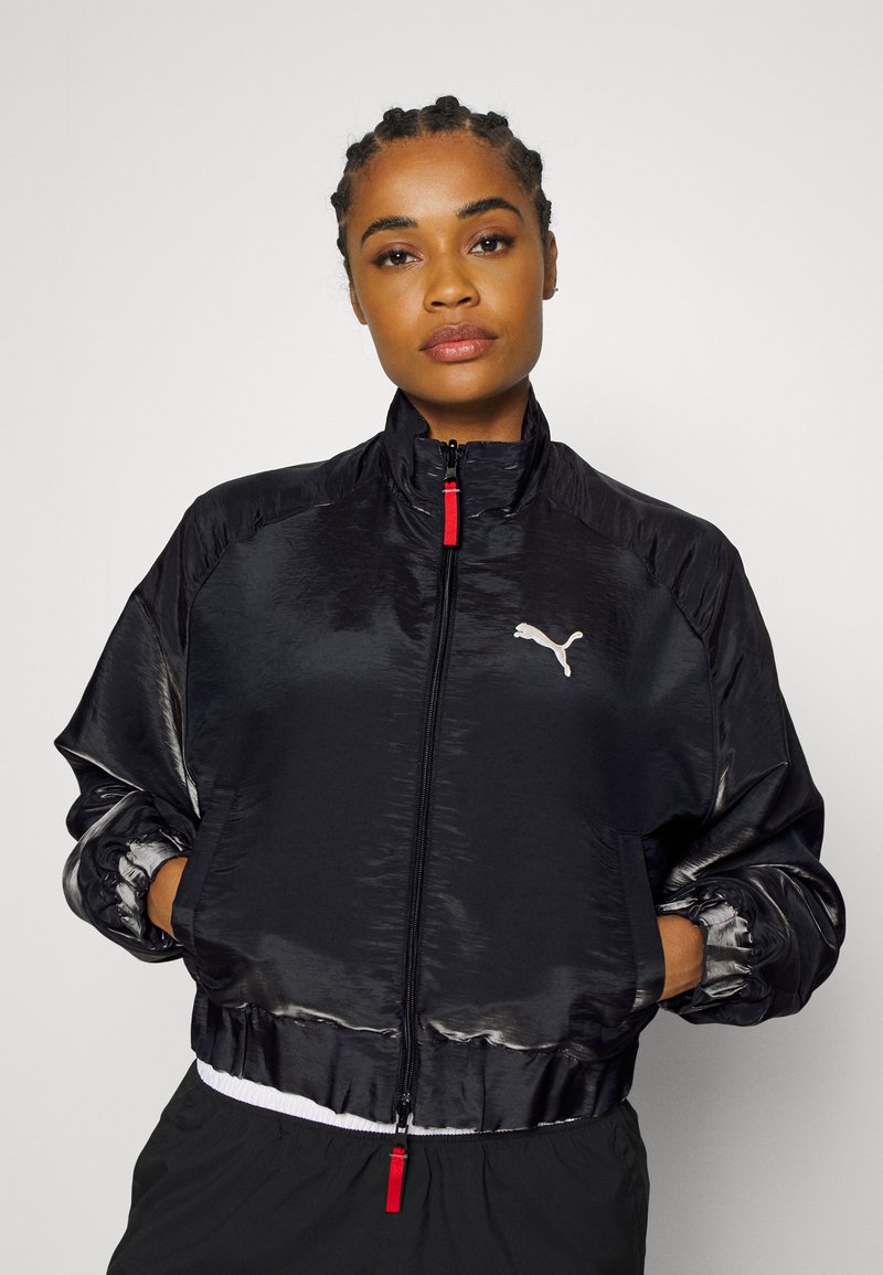 Damen Leichte Jacken | Puma BOUT A BUCKET JACKET Trainingsjacke black-pristine/schwarz - JI80886 Damen Leichte Jacken | Puma BOUT A BUCKET JACKET Trainingsjacke black-pristine/schwarz - JI80886