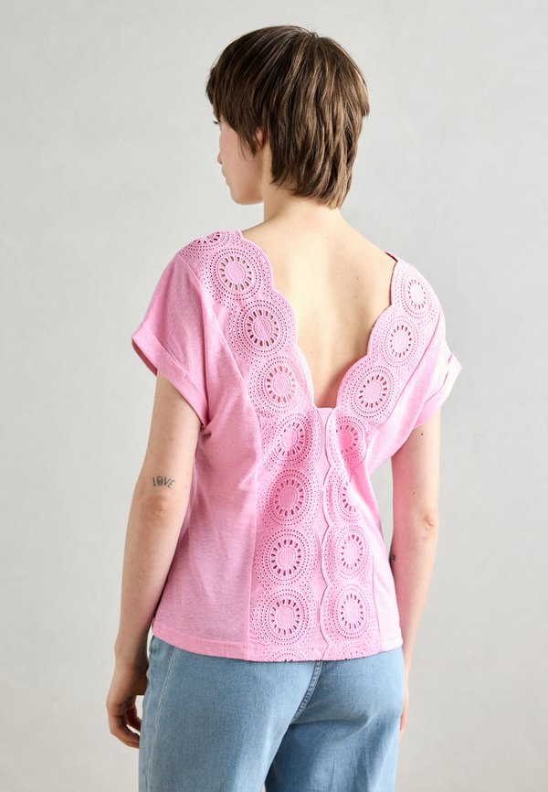 DORINE - Print T-shirt - rose indien